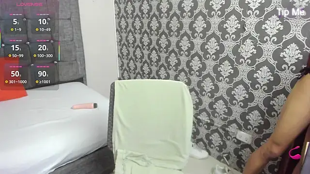 Snapshot of Dakotha_19 chatting on April 19, 1:10 pm Dakotha 19 online show from April 19, 1:10 pm
