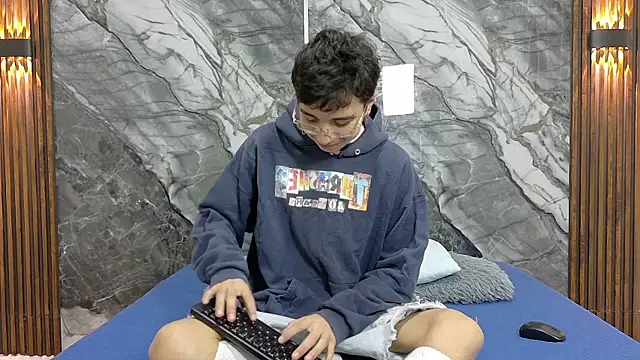 Snapshot of NoahWalker__ chatting on July 16, 11:16 am NoahWalker online show from July 16, 11:16 am