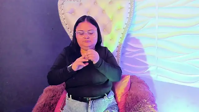 Luna  Cortez online show from May 18, 3:13 am