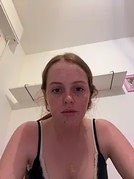 Snapshot of lilysmn chatting on April 15, 8:09 pm lilysmn online show from April 15, 8:09 pm