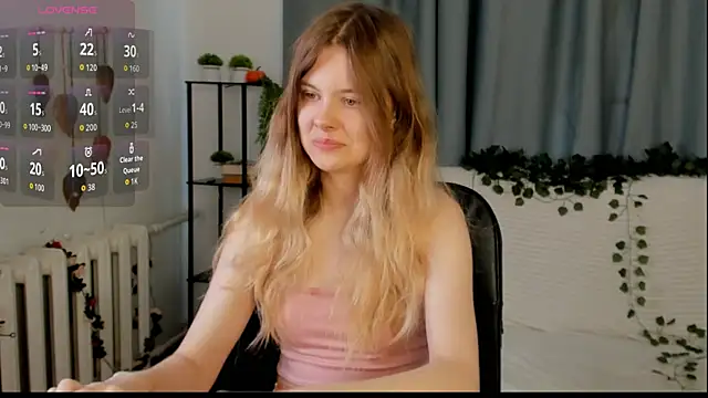Glitch Doll online show from June 6, 5:56 am