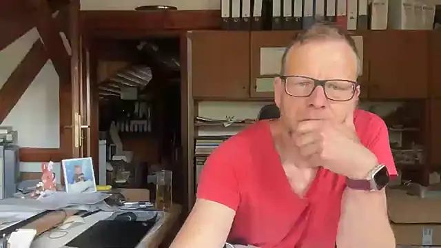 Snapshot of o_florian_o1 chatting on May 6, 8:30 am o florian o1 online show from May 6, 8:30 am
