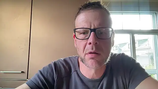 Snapshot of o_florian_o1 chatting on May 12, 2:47 pm o florian o1 online show from May 12, 2:47 pm