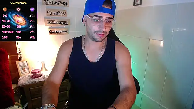 Snapshot of andders_ chatting on May 8, 1:00 am andders online show from May 8, 1:00 am