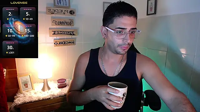 Snapshot of andders_ chatting on May 28, 11:46 pm andders online show from May 28, 11:46 pm