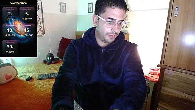 Snapshot of andders_ chatting on July 30, 11:26 pm andders online show from July 30, 11:26 pm
