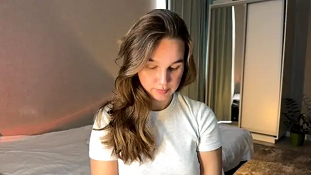 Snapshot of secretnaya_girl chatting on June 12, 8:35 am secretnaya girl online show from June 12, 8:35 am