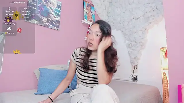 Snapshot of liz_merchan chatting on July 13, 1:25 pm liz merchan online show from July 13, 1:25 pm