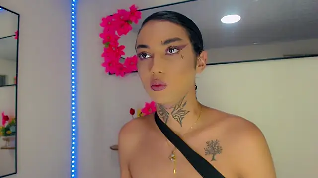 Darianna A online show from May 12, 9:34 pm