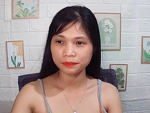 Snapshot of -Lucie-e chatting on May 15, 7:26 am -Lucie-e online show from May 15, 7:26 am