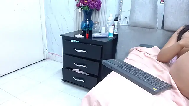 Snapshot of CarlaSpenser chatting on May 13, 8:34 am CarlaSpenser online show from May 13, 8:34 am