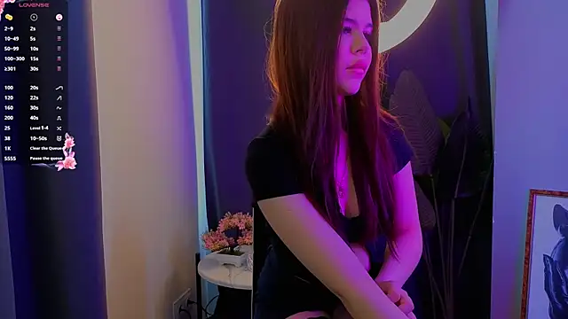 SimonneLacross online show from April 18, 6:17 am