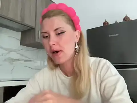 Monica-Arden online show from April 28, 3:06 pm