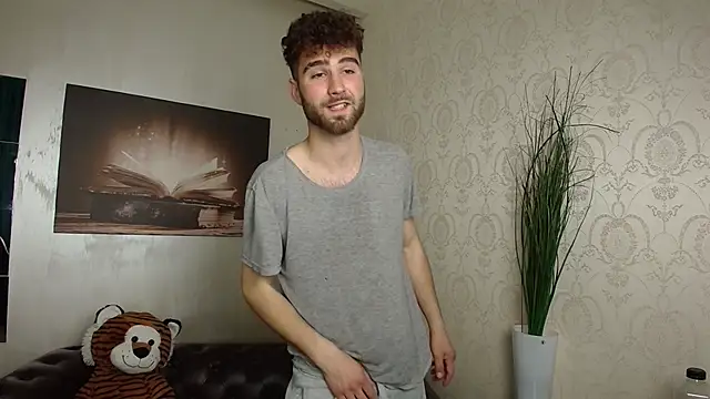 KyloEast online show from May 5, 4:42 am
