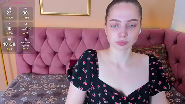 Snapshot of ReneeBlair chatting on June 5, 1:56 am ReneeBlair online show from June 5, 1:56 am