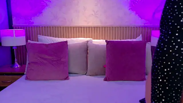 Darcy glow  online show from June 23, 12:03 pm