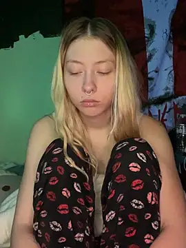 Snapshot of Spoilmedaddy732 chatting on July 5, 4:47 pm Spoilmedaddy732 online show from July 5, 4:47 pm