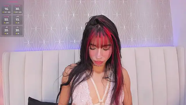 Snapshot of Tori_Gaviria chatting on May 26, 12:12 pm Tori Gaviria online show from May 26, 12:12 pm