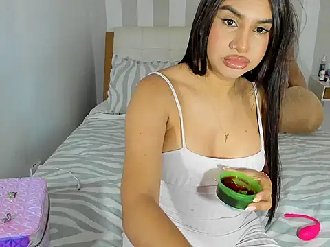 Amber Peiige online show from May 3, 9:32 pm