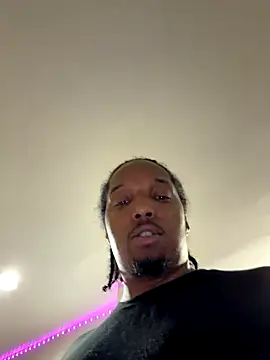 Snapshot of Thatyoungboy01 chatting on November 13, 12:15 pm Thatyoungboy01 online show from November 13, 12:15 pm