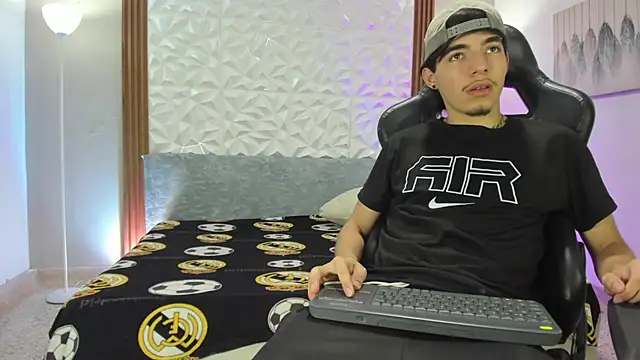 Cris yz online show from April 17, 9:18 pm