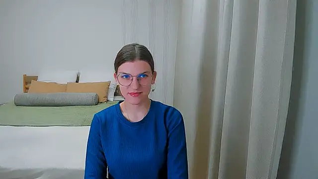 Snapshot of AnnaThorne chatting on May 5, 4:31 am AnnaThorne online show from May 5, 4:31 am