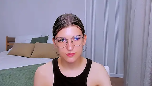 Snapshot of AnnaThorne chatting on May 23, 3:23 am AnnaThorne online show from May 23, 3:23 am