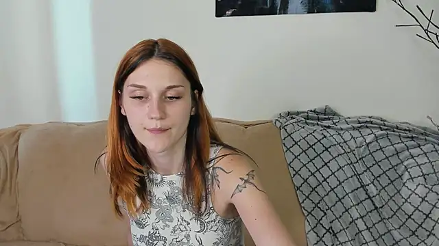 Snapshot of elani_lune chatting on August 4, 3:03 pm elani lune online show from August 4, 3:03 pm