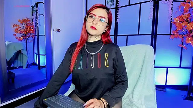 Snapshot of zara_rouxx_ chatting on May 21, 12:56 pm zara rouxx online show from May 21, 12:56 pm