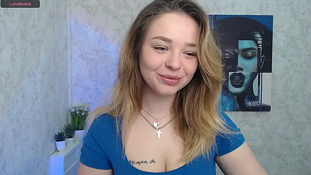 Snapshot of NicoleAura chatting on April 28, 6:18 am NicoleAura online show from April 28, 6:18 am