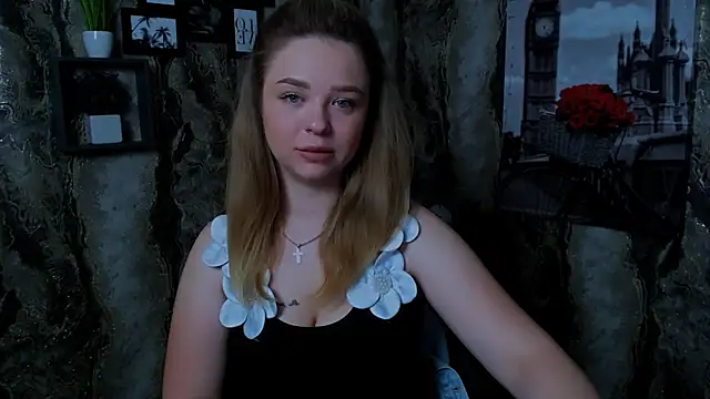 Snapshot of NicoleAura chatting on June 1, 6:26 am NicoleAura online show from June 1, 6:26 am