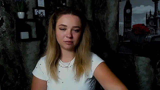 Snapshot of NicoleAura chatting on June 23, 10:35 am NicoleAura online show from June 23, 10:35 am