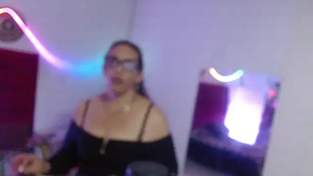 Sweet-Mommy-Milf online show from May 26, 1:12 am