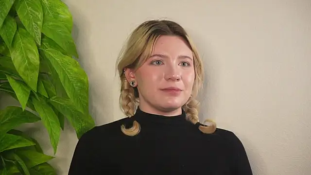 VennieLippe online show from April 20, 9:01 am