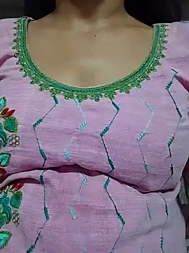 Snapshot of SEEMA_333 chatting on April 18, 9:35 am SEEMA 333 online show from April 18, 9:35 am
