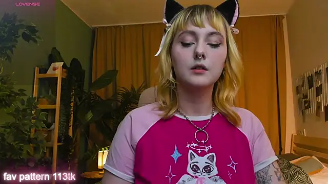 Snapshot of Emma_Thomps chatting on May 4, 2:02 pm Emma Thomps online show from May 4, 2:02 pm