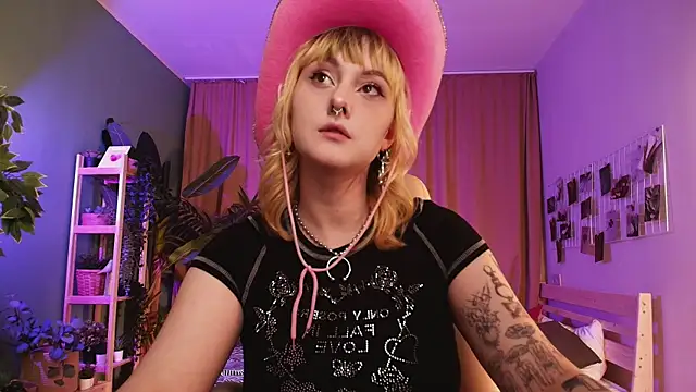 Snapshot of Emma_Thomps chatting on May 13, 2:03 pm Emma Thomps online show from May 13, 2:03 pm