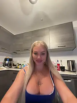 Karen Luxe online show from May 30, 3:25 am