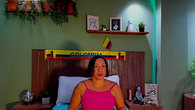 LunaDelux0 online show from June 12, 1:43 pm