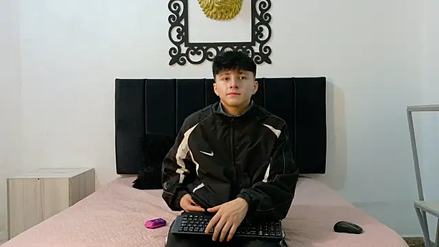 Snapshot of LunayDream chatting on June 16, 11:24 am LunayDream online show from June 16, 11:24 am