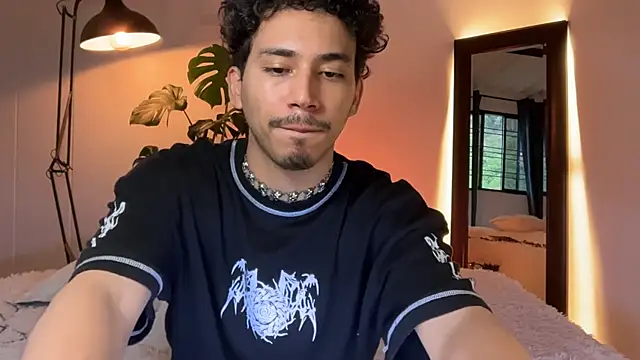 Noah and Steven online show from May 3, 9:10 pm