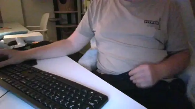 richard9718 online show from May 9, 10:37 pm