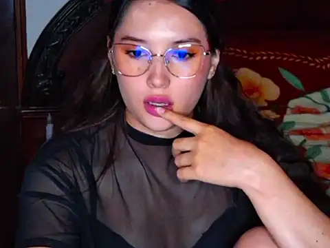 Snapshot of alara-estrella chatting on May 24, 2:49 am alara-estrella online show from May 24, 2:49 am