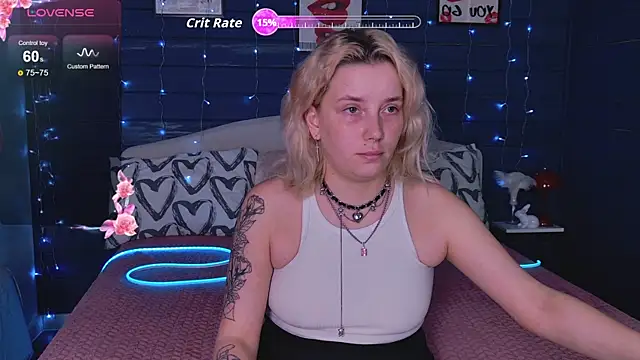 Snapshot of Crystal__Jull chatting on May 7, 11:32 pm Crystal Jull online show from May 7, 11:32 pm