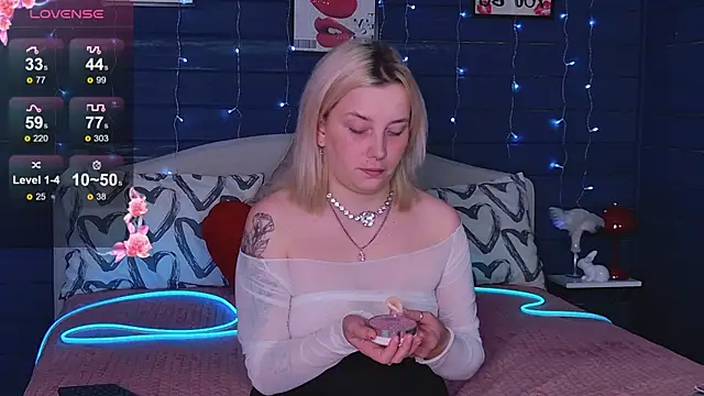 Snapshot of Crystal__Jull chatting on May 14, 10:16 pm Crystal Jull online show from May 14, 10:16 pm