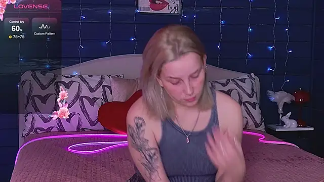 Snapshot of Crystal__Jull chatting on May 22, 8:21 am Crystal Jull online show from May 22, 8:21 am