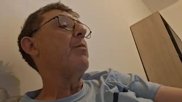 Snapshot of Titeuf_83 chatting on July 10, 11:24 am Titeuf 83 online show from July 10, 11:24 am