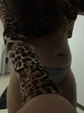 alana lee23 online show from April 27, 12:41 am