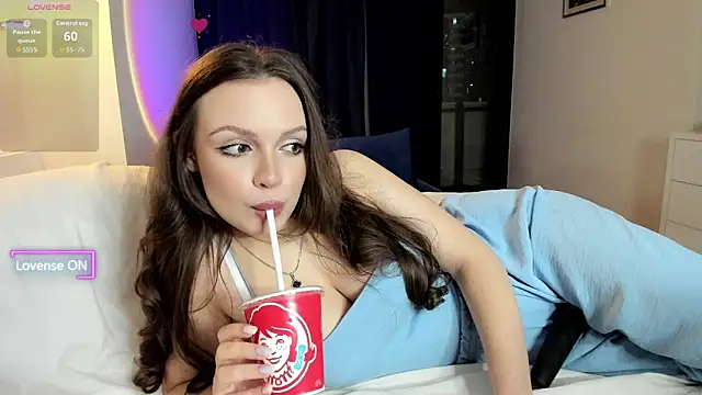 Snapshot of sweettitsbby chatting on June 4, 6:25 pm sweettitsbby online show from June 4, 6:25 pm