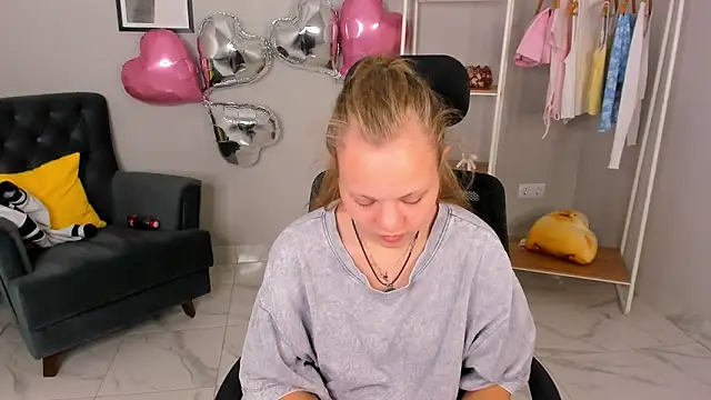 Ellen Mafour online show from April 21, 10:54 am